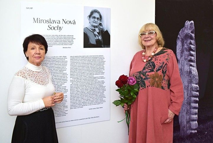 Výstava v Galerii města Plzně 231205_Sochy_Nova