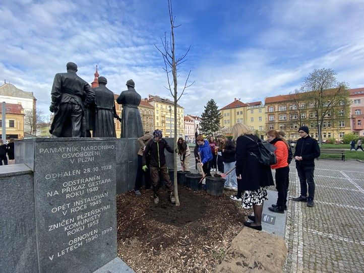 Fotografie: B. Hájková 240404_Lipa_TGM_2