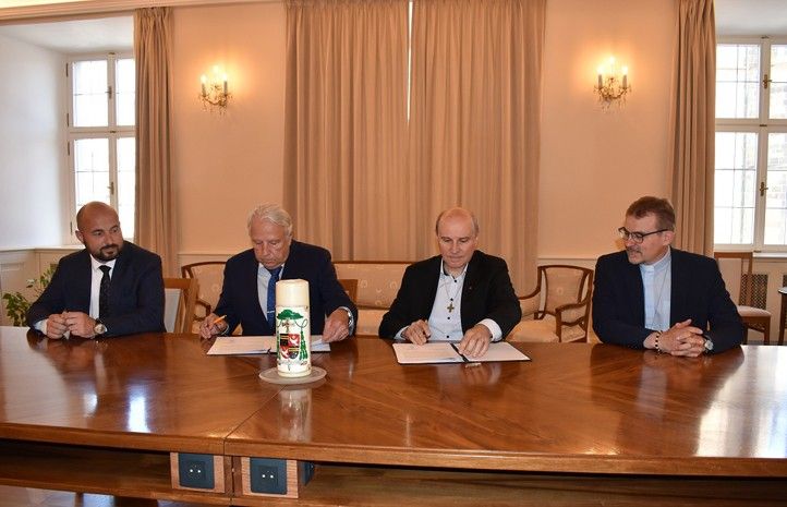 240625_Chlum_podpis_1