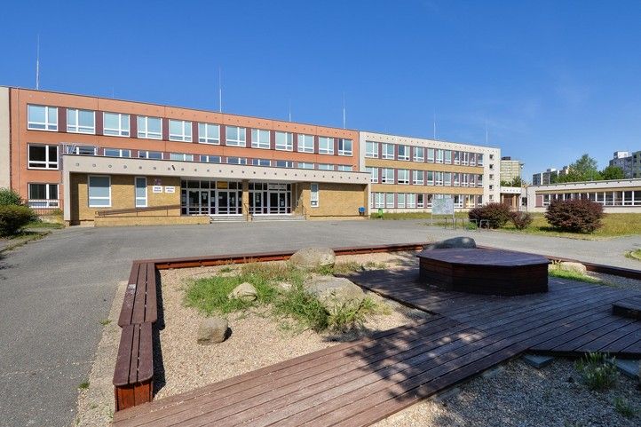 4. ZŠ v Plzni (foto: M. Pecuch) 240802_Strecha_zelena_4_ZS_1