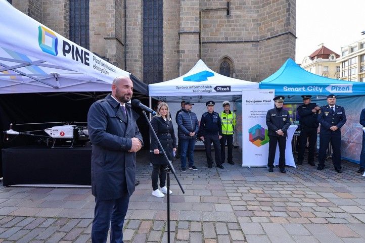 240930_Drony_10_let_2