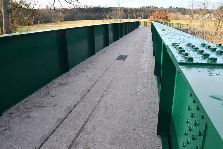 Opravená lávka (fotografie: R. Žáková) 241121_Lemova_lavka_1