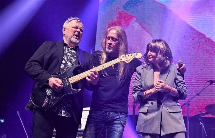 Žebřík: Michal Pavlíček, Kamil Střihavka a Bára Basiková (foto: M. Hanáček) 241202_Zebrik_1