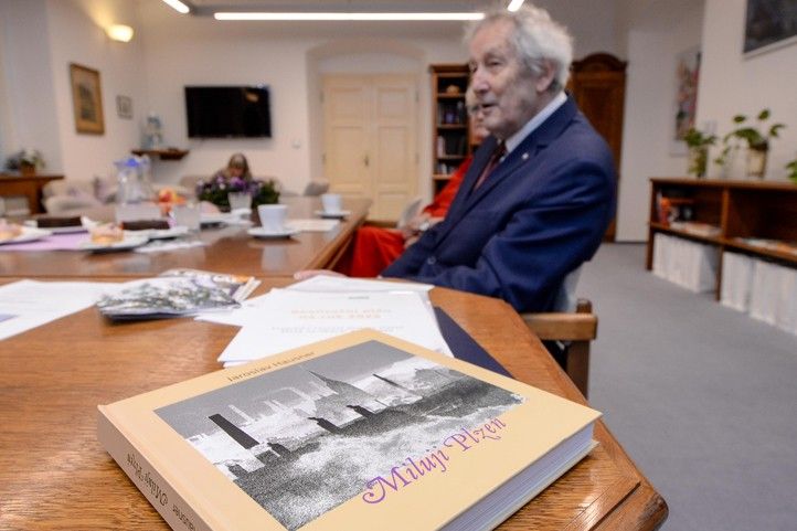 Přijetí na plzeňské radnici (fotografie: M. Pecuch) 241203_Hausner_3