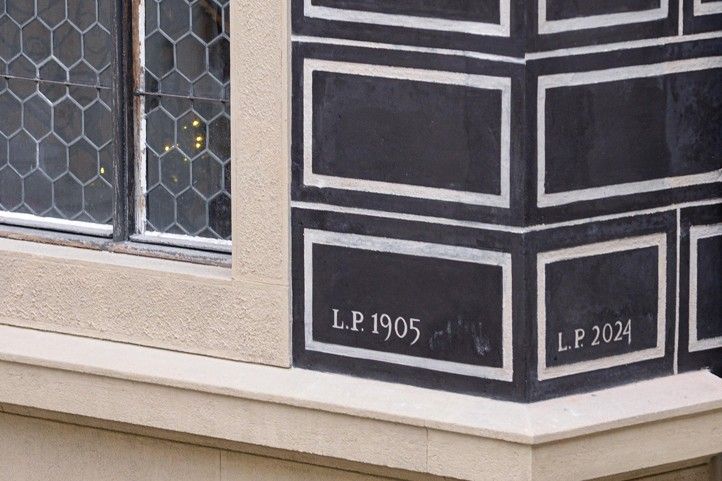 241210_Sgrafita_maly_dvorek_radnice_3