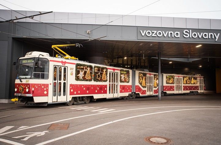 Zdroj fotografií: www.facebook.com/mhdplzen 250107_Vanocni_tramvaj_1