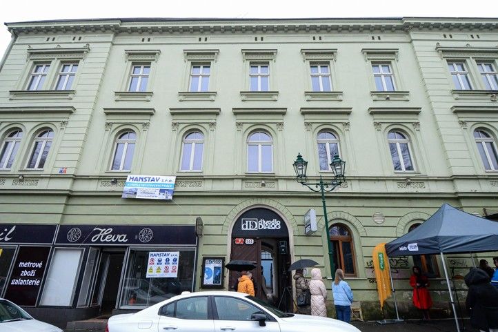 Dům a prostory na adrese Smetanovy sady 9 - současný stav (fotografie: M. Pecuch) 250213_Byty_Smetanovy_sady_9_2