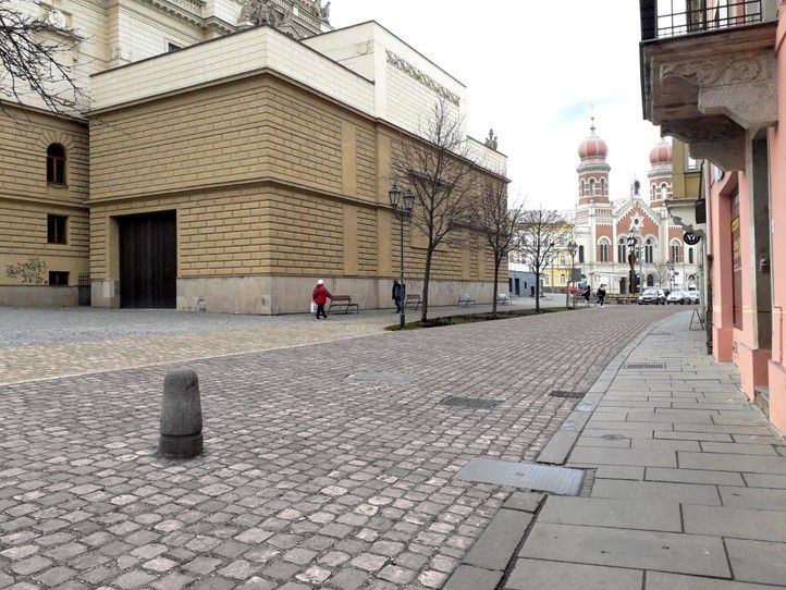 Současný stav (zdroj fotografie: Ateliér k světu) 250228_Prostor_pod_divadlem