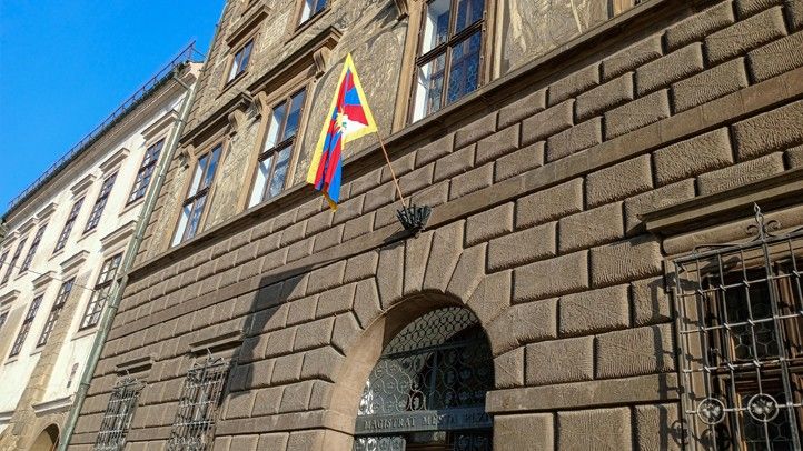 250310_Tibet_vlajka_radnice_1