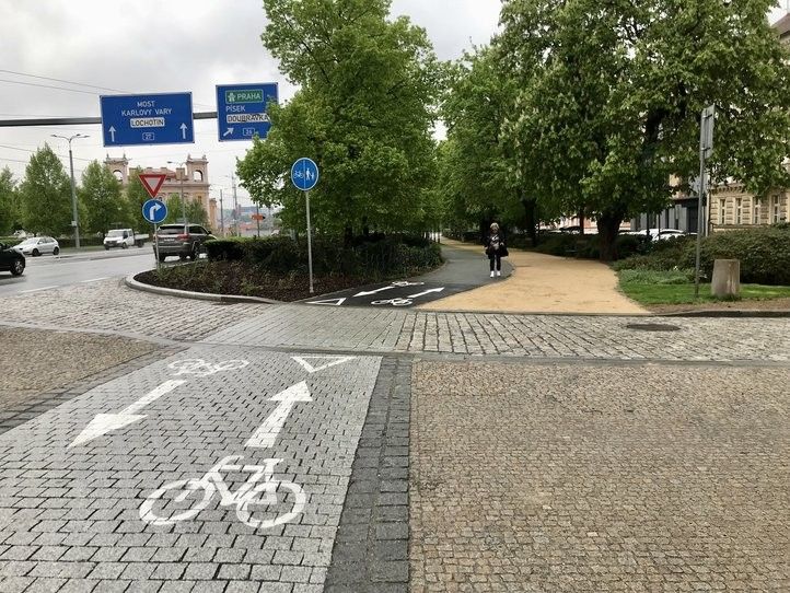 250425_Krizovatka_Veleslavinova_01