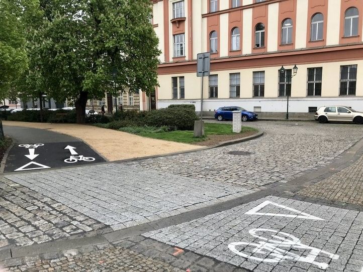 250425_Krizovatka_Veleslavinova_02