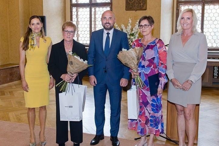 Zástupkyně školní jídelny 25. ZŠ. 250611_jidelna_25_zs