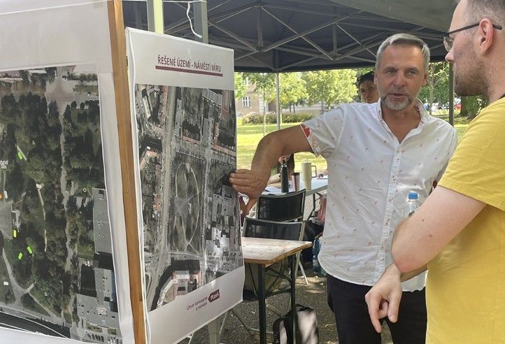 Veřejné setkání - náměstí Míru (zdroj fotografií: Útvar koncepce a rozvoje města Plzně) 250627_Debata_nam_Miru_3_web