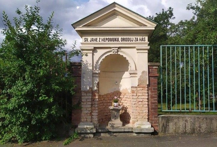 250704_Kaple_Jan_z_Nepomuku_Pred