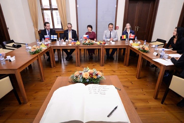 Přijetí na plzeňské radnici (fotografie: M. Pecuch) 251030_Prijeti_velvyslanci