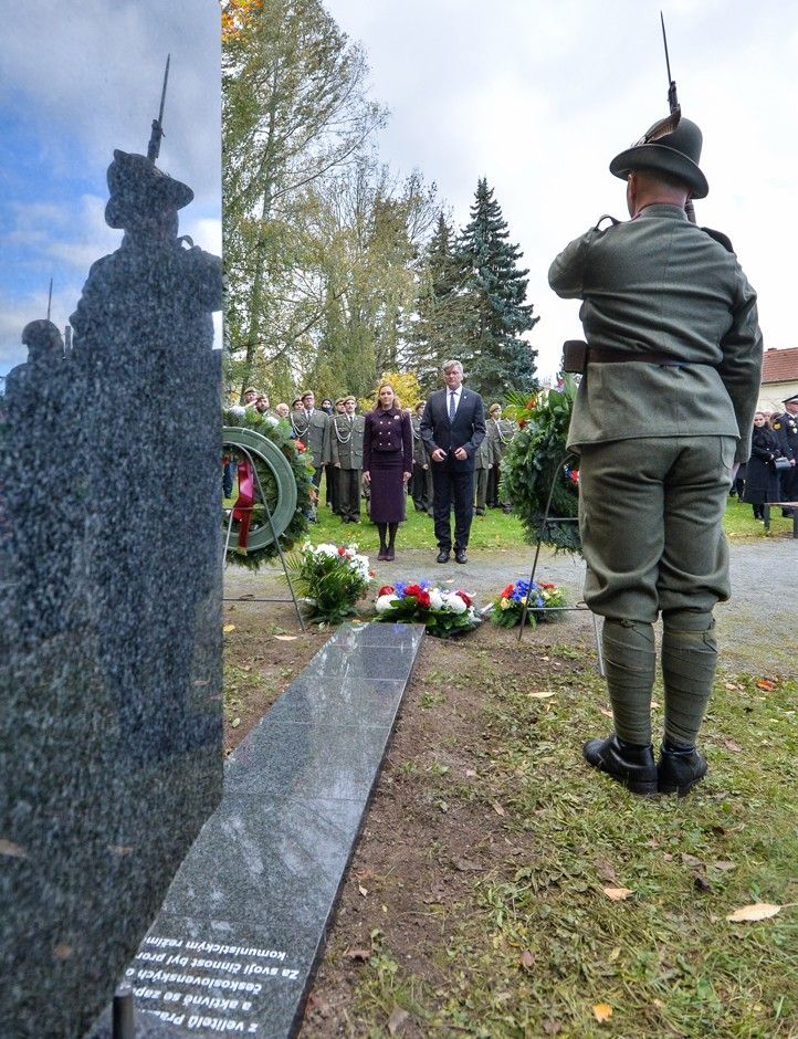 Fotografie: M. Pecuch 251031_Pamatnik_Eret_2