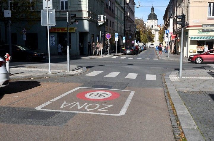 Fotografie: R. Žáková 251112_Vodorovne_znaceni_silnice_1