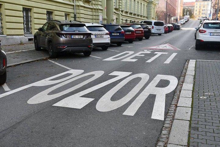 Fotografie: R. Žáková 251112_Vodorovne_znaceni_silnice_2