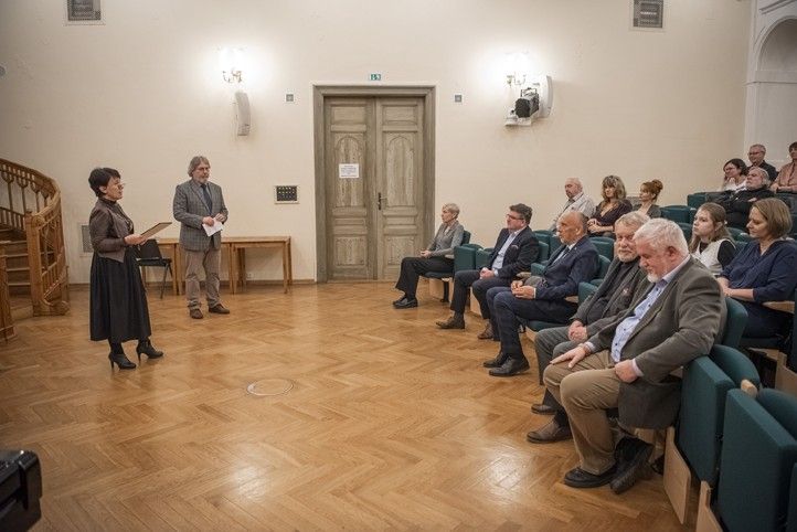 Fotografie z vernisáže a zrekonstruované zbrojnice v hlavní budově muzea (zdroj fotografií: ZČM v Plzni) 251121_Zbrojnice_ZCM_1