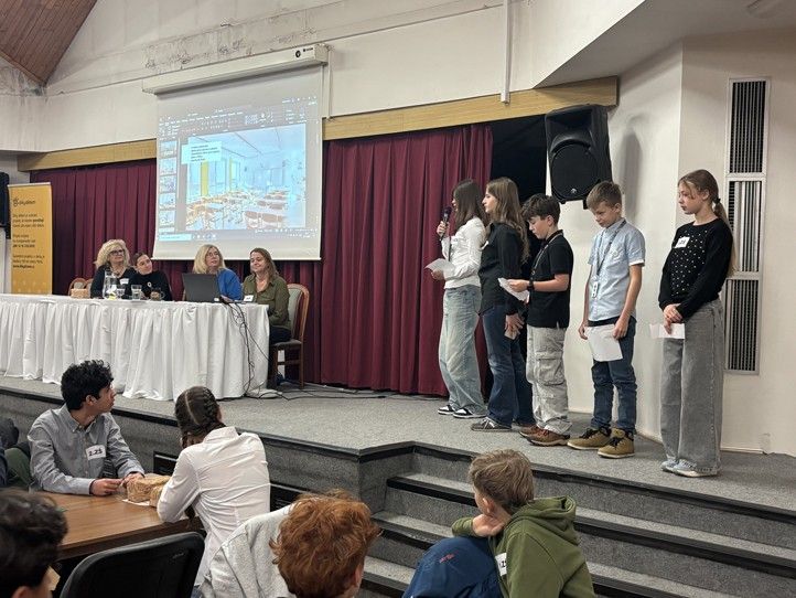 Zdroj fotografií: město Plzeň 251208_Skolni_Parlament_4