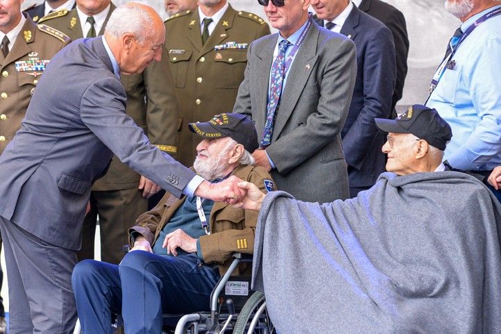 Vzpomínkový akt u Díky, Ameriko! (fotografie: M. Pecuch) 260506_Slavnosti_svobody_Diky_Ameriko_3