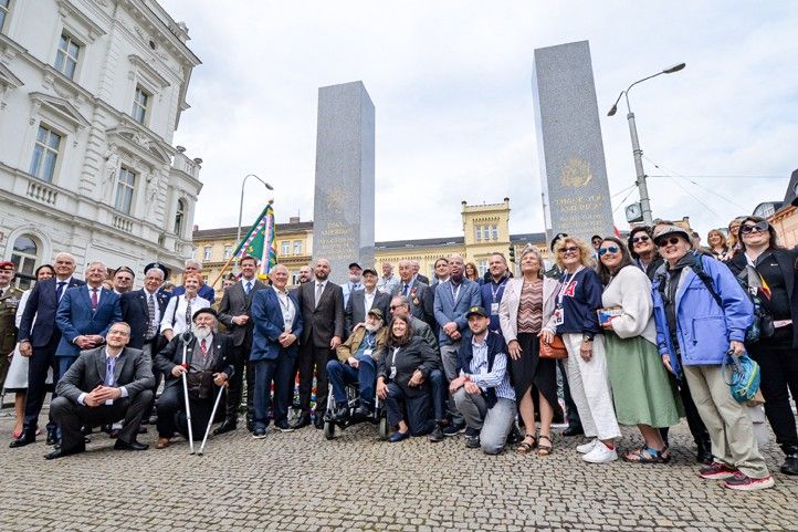 Vzpomínkový akt u Díky, Ameriko! (fotografie: M. Pecuch) 260506_Slavnosti_svobody_Diky_Ameriko_5