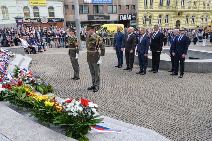 Vzpomínkový akt u Díky, Ameriko! (fotografie: M. Pecuch) 260506_Slavnosti_svobody_Diky_Ameriko_6