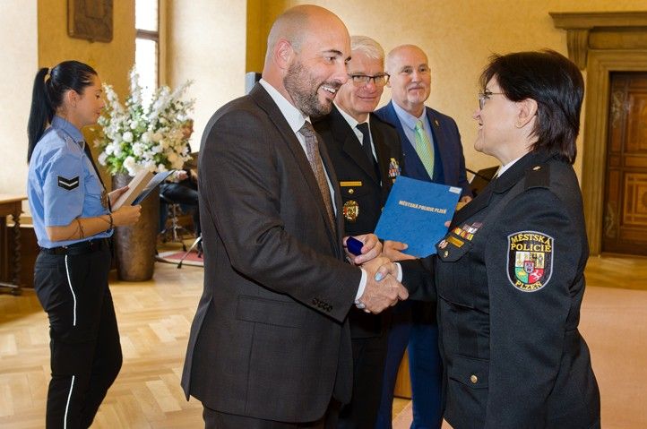 Fotografie: P. Eret 260519_34_let_Mestska_policie_oceneni_1