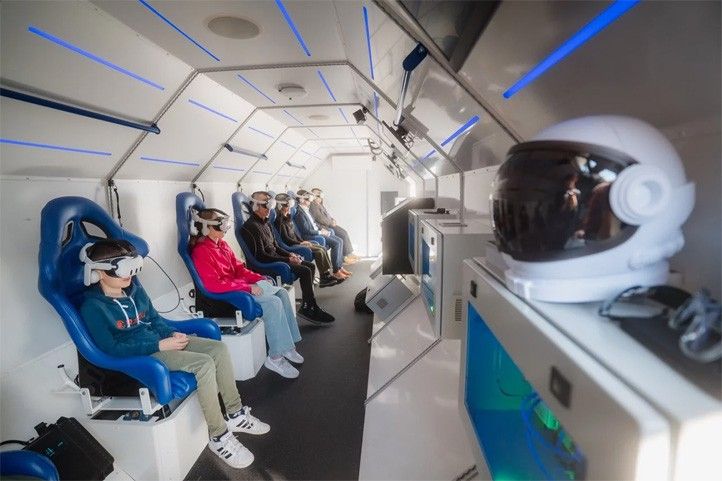 Zdroj fotografií: https://ceskacestadovesmiru.cz/spacebuzz 260520_Space_Buzz_2