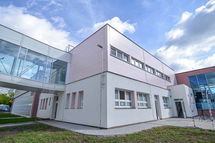 Slavnostní otevření přístavby a nástavby 26. ZŠ (fotografie: M. Pecuch) 260901_26_ZS_pristavba_4