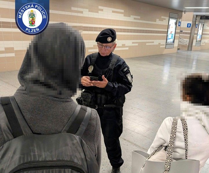 Zdroj fotografií: Policie ČR a Městská policie Plzeň 260930_Hlavni_vlak_nadrazi_policie_3